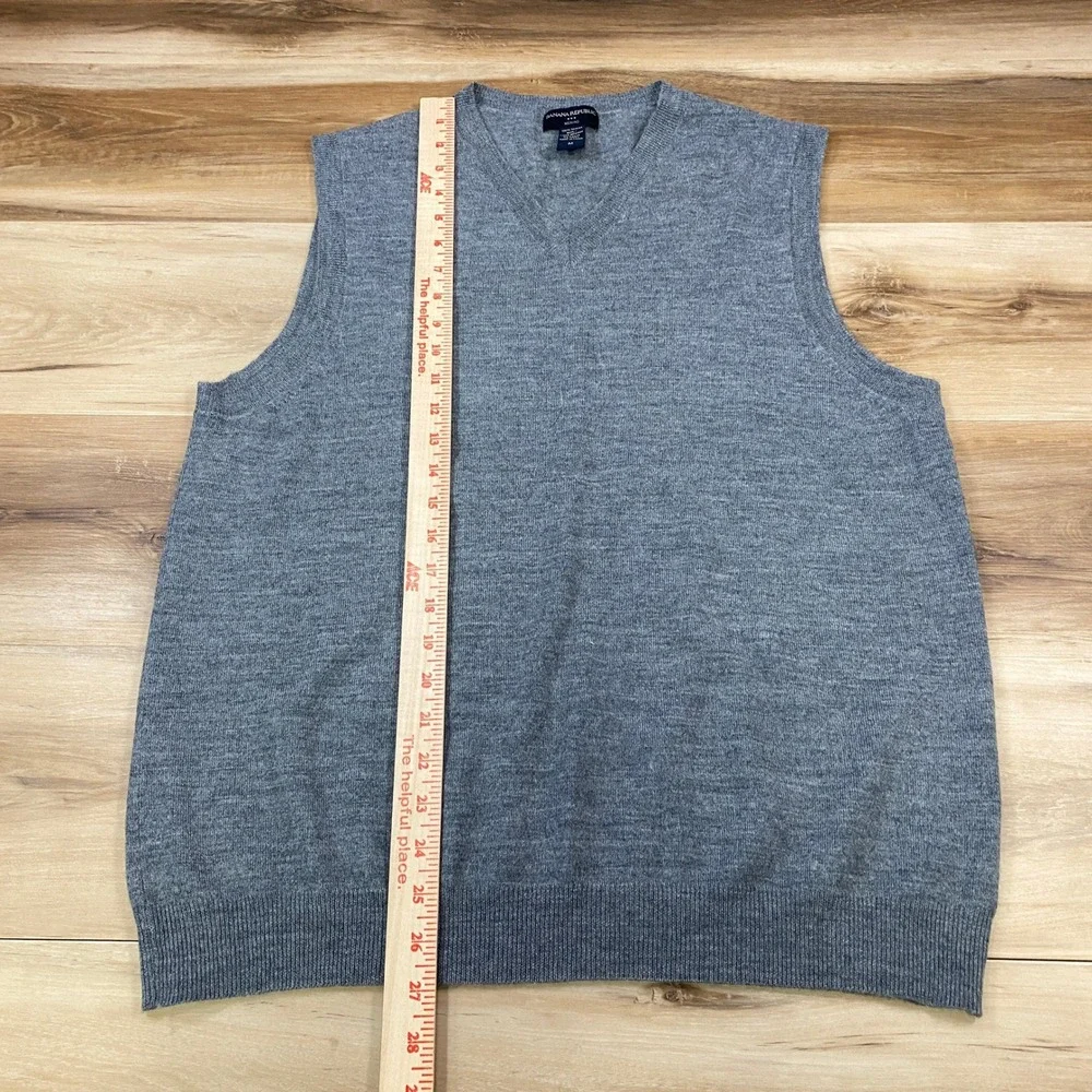 Banana Republic‎ Sweater Vest Mens M Merino Wool Classic Fit Grey Quiet Luxury